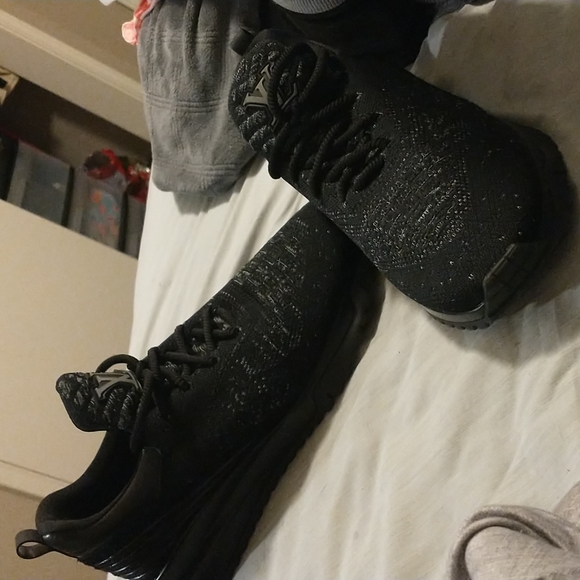 Louis Vuitton Sneakers - Picture 1 of 1